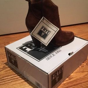 NWT Frye Madeline Short Brown Boot size 7.5
